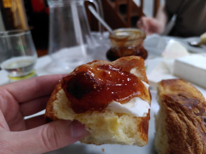 Jam with brioche and brie