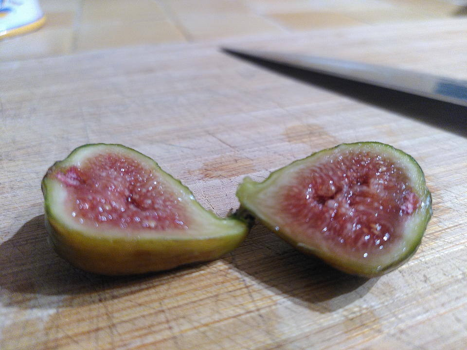 The same fig, cut in half.